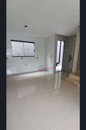 Imagem Sobrado à venda em Curitiba no Sitio Cercado - 3 Quartos (Suíte), Garagem 2 Carros - 89m