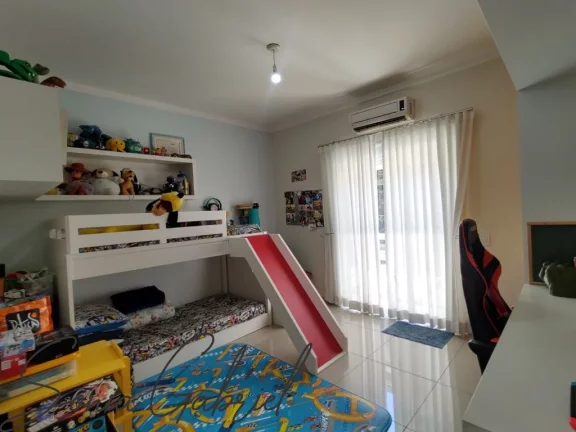 Imagem Casa de luxo em condomínio exclusivo em Vinhedo-SP: 3 quartos, 3 suítes, 3 salas, 6 banheiros, 5 vagas, 408 m². Venha conferir!