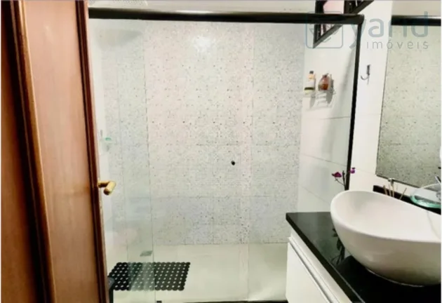 Imagem Apartamento de Luxo à Venda no Edifício Mirante do Vale-SP: 3 Quartos, 1 Suíte, 2 Banheiros, 2 Vagas de Garagem, 157m²