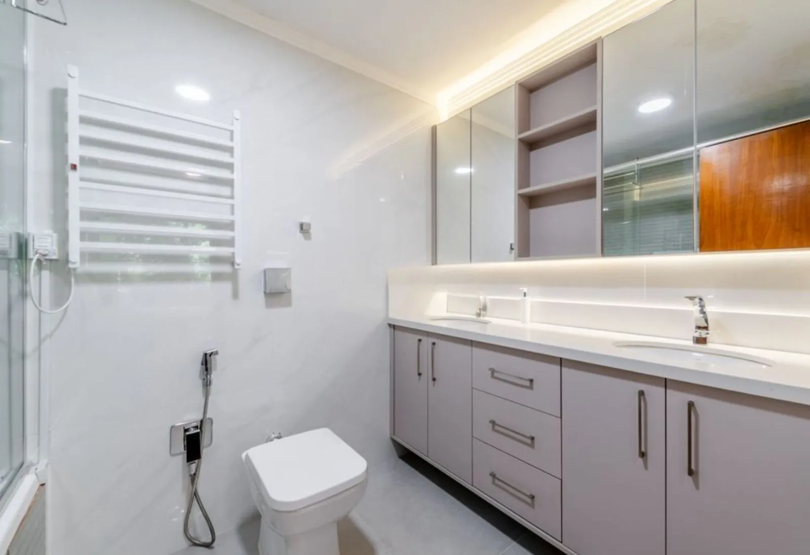 Imagem Apartamento com 164.55m², 3 dorm, Moinhos de Vento