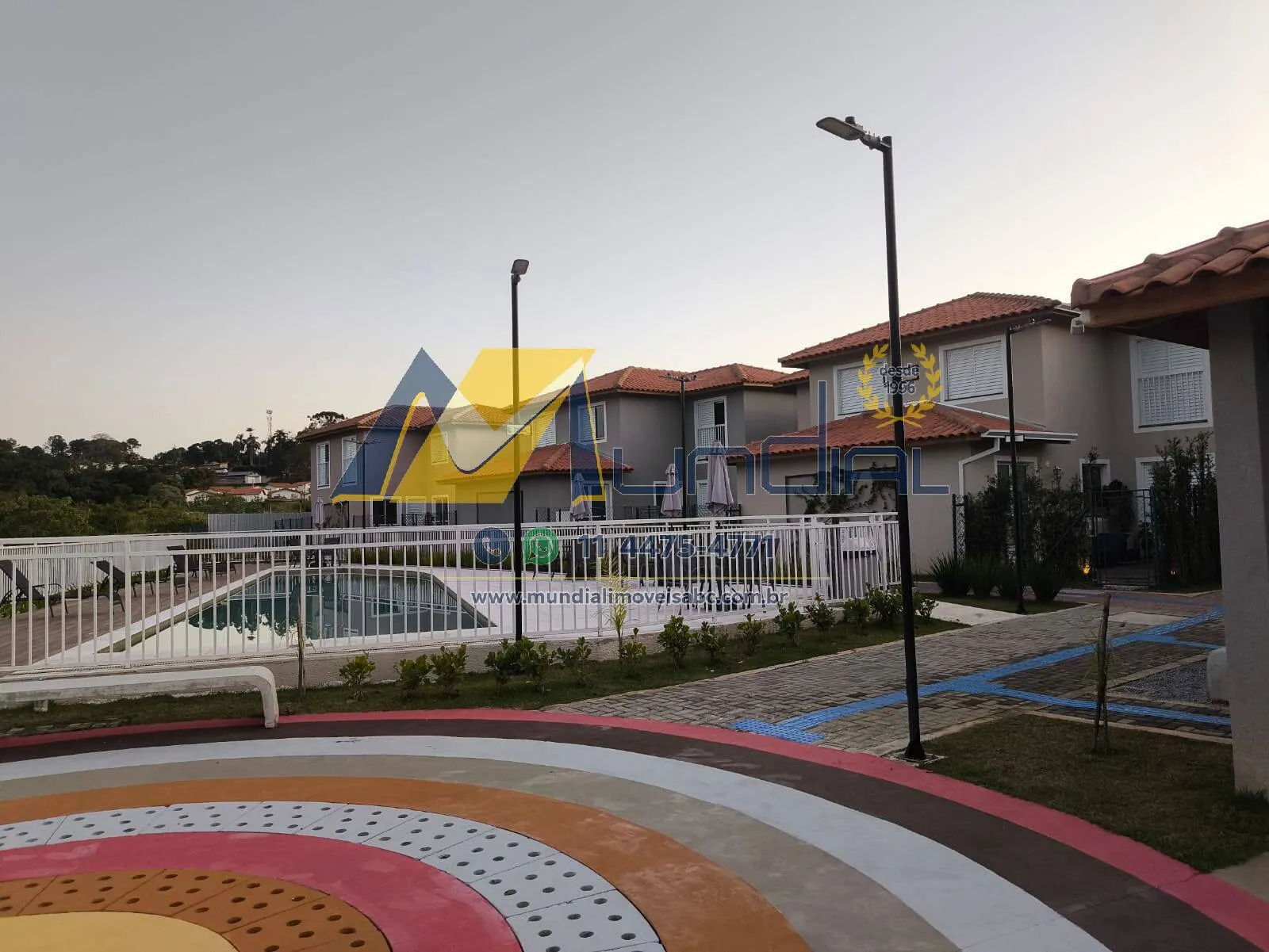Imagem Sobrado à Venda no Condomínio Paradise - 105 m²,Suíte e Lazer Completo