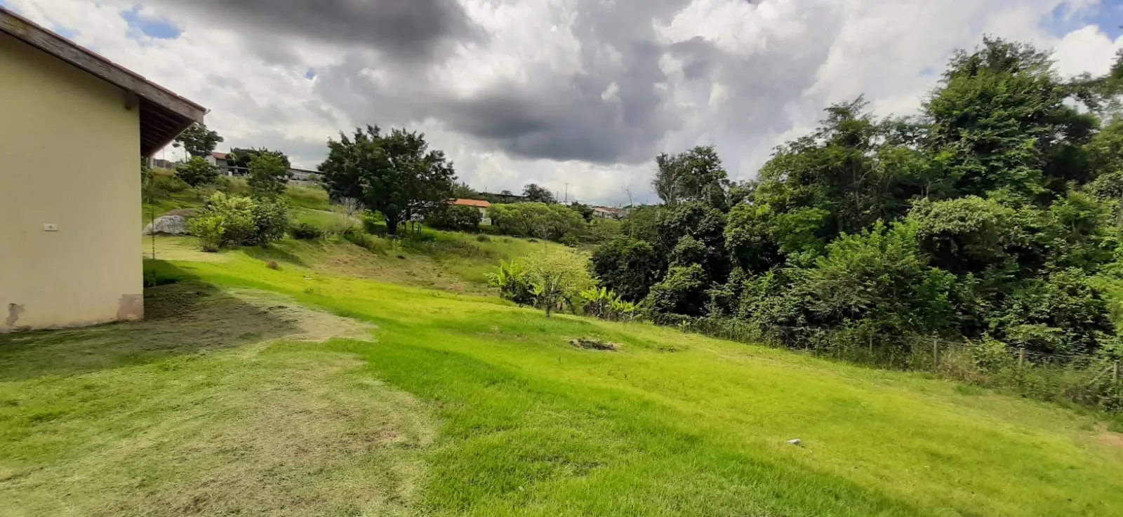 Imagem Chácara à venda em Araçoiaba da Serra - 4 quartos, 1 suíte, 3 banheiros, 3 vagas - Imperdível!