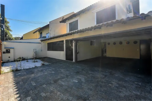 Imagem Casa com 3 Quartos à Venda, 271 m² em Jardim das Américas - Curitiba