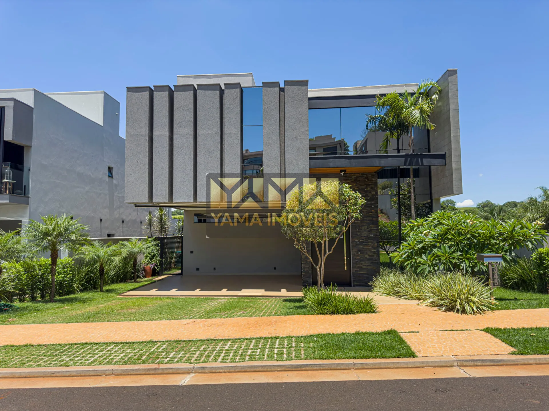 Foto do imóvel Casa Alto Padrão em Residencial e Empresarial Alphaville em Rua Ruth Barbosa Martins