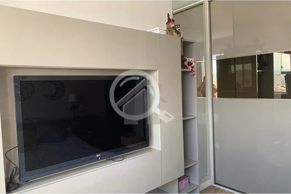 Imagem Apartamento com 02 quartos (01 suíte), living, cozinha com churrasqueira, área de serviço e vaga ...