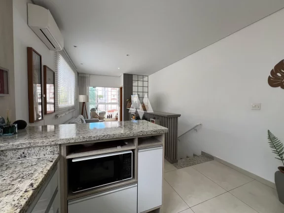 Imagem Casa à venda com 2 dormitórios e 1 suite - Embaré / Santos