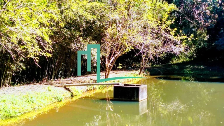 Imagem Fazenda à venda em Capetinga-MG na Zona Rural: 2 quartos, 1 sala, 1 banheiro, 1 vaga de garagem.