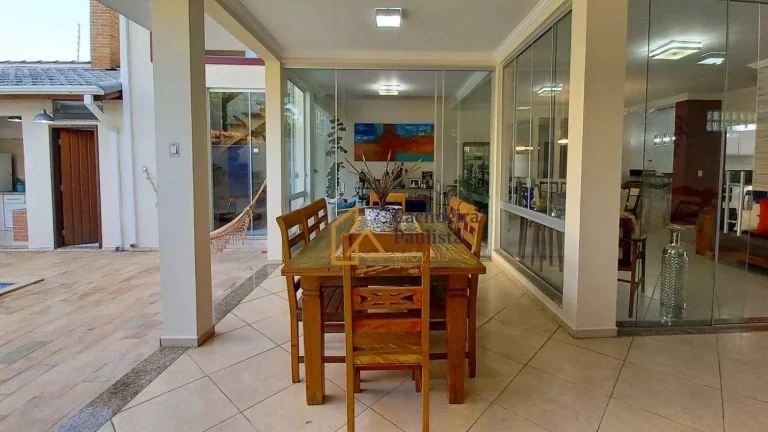 Imagem Casa com 3 suítes à venda - Margem Esquerda - Cachoeira Paulista/SP