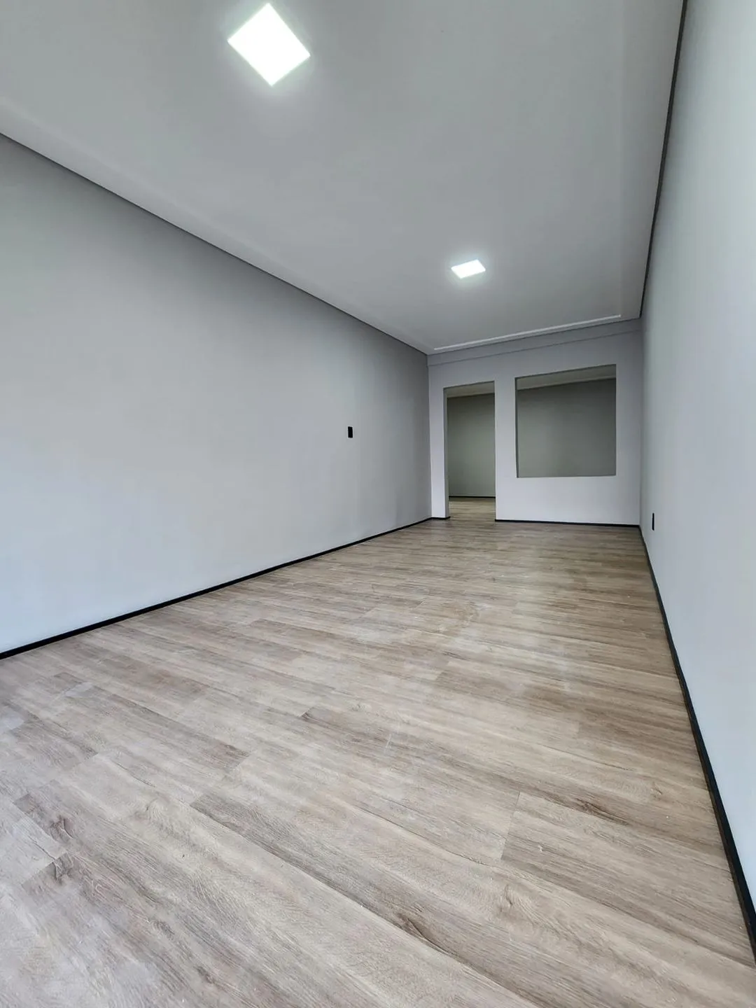 Imagem Sala comercial à venda em Caxias do Sul, São Pelegrino, com 2 quartos, 61.15m2