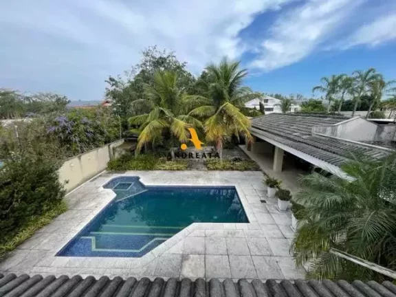 Imagem Novo Leblon - Casa localizada na melhor rua do condominio. Oportunidade de retrofit. Atenção construtrores!!!