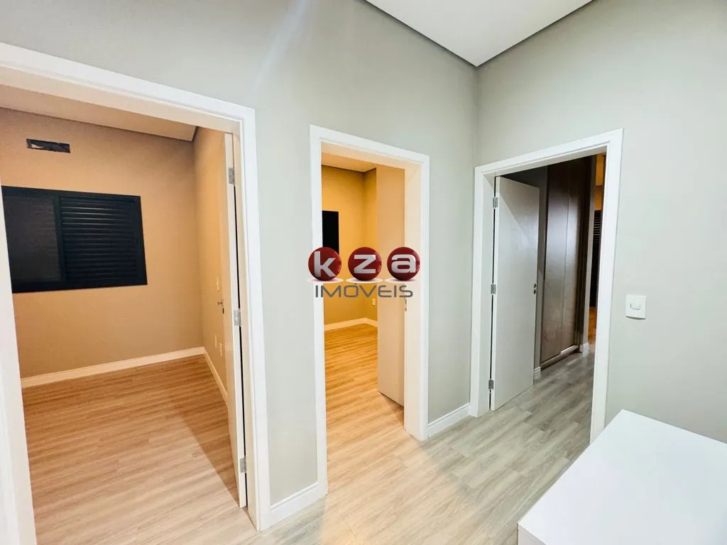 Imagem Casa de luxo a venda no Condomínio Portal do Jequitibá em Valinhos-SP: 3 quartos, 3 suítes, 2 salas, 4 banheiros, 2 vagas, 157m².