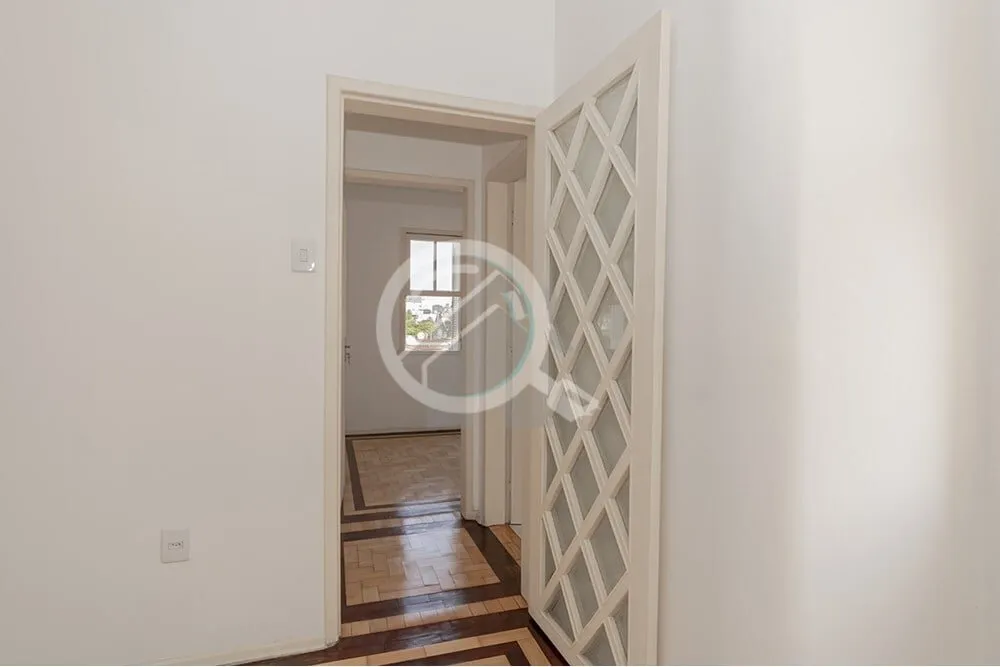 Imagem Este encantador apartamento no segundo andar está localizado na Rua General Caldwell. Com dois dorm...