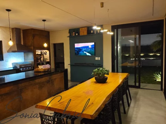 Imagem Venda de Casa em Condomínio de Alto Padrão em Vinhedo-SP - 3 Quartos, 3 Suítes, 2 Salas, 4 Banheiros, 6 Vagas, 272m².