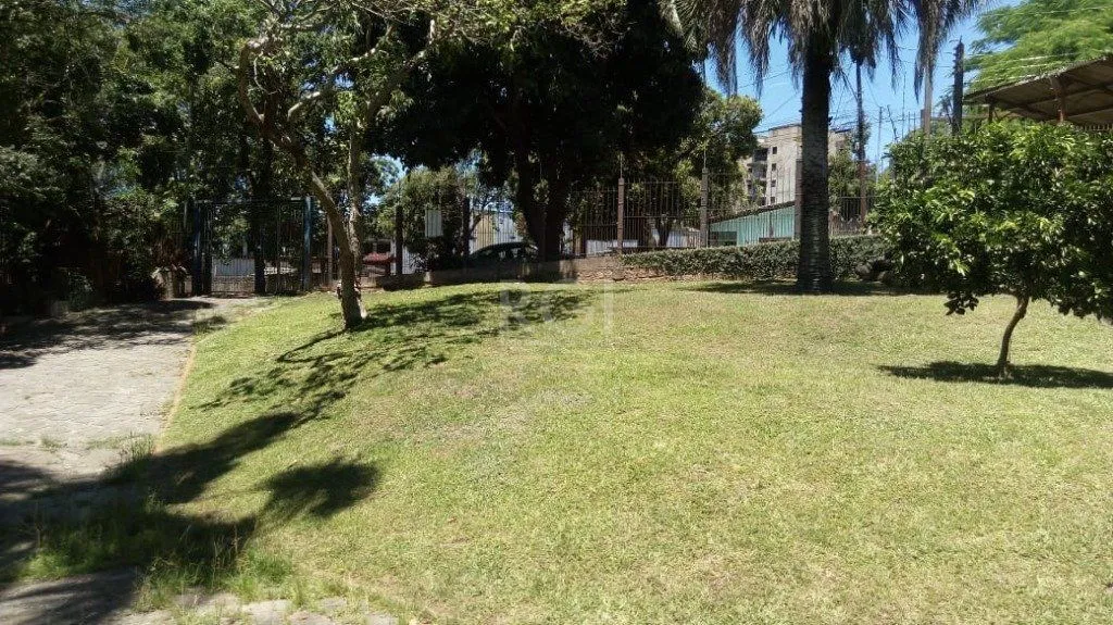Imagem Casa para Venda - 244m², 2 dormitórios, 4 vagas - Teresópolis
