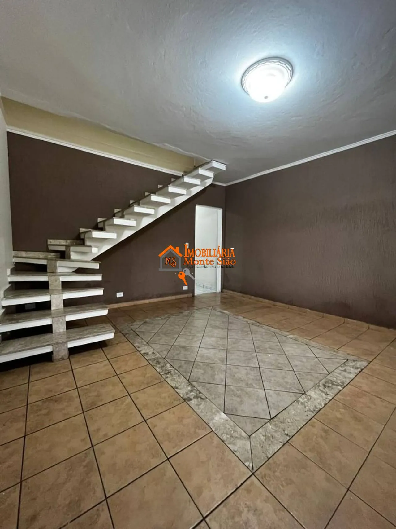 Imagem Sobrado com 4 dormitórios à venda, 238 m² por R$ 640.000,00 - Vila Galvão - Guarulhos/SP