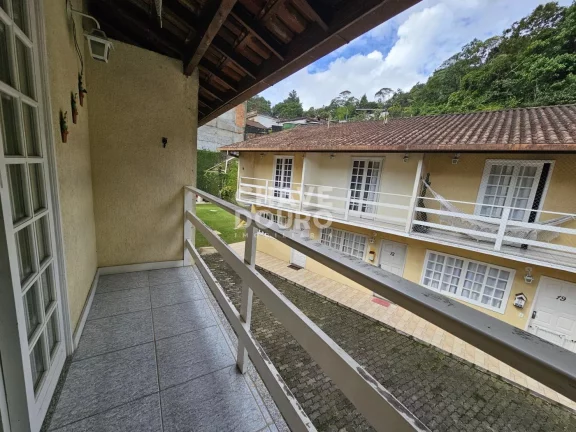 Imagem Casa com 2 Quartos (1 com varanda) à venda em Teresópolis!