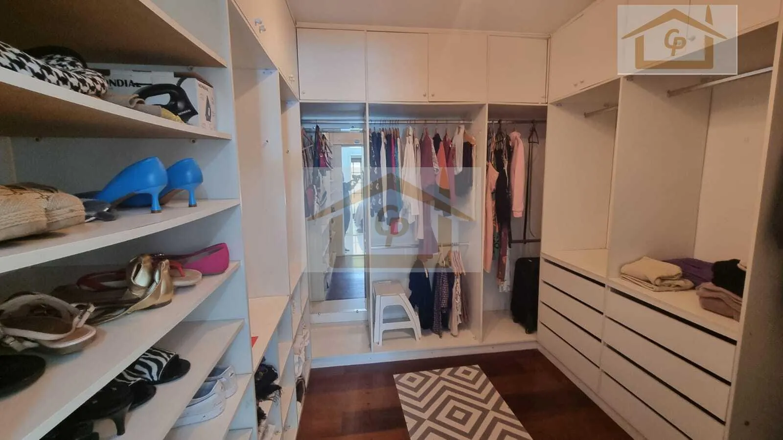 Imagem Conforto, São 3 quartos sendo um suíte, 4 vagas, Escritório independente!