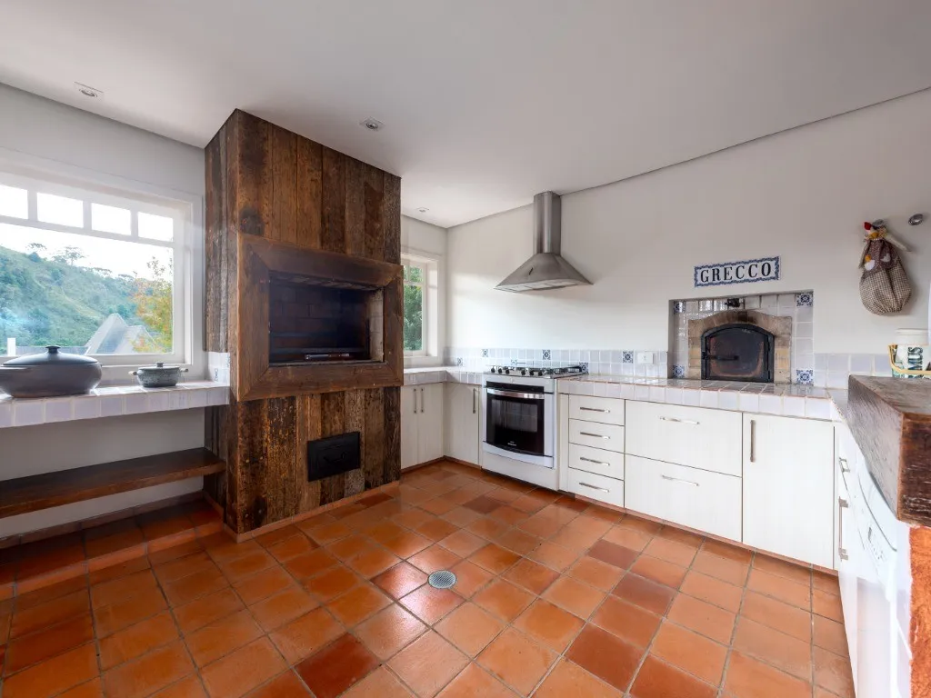 Imagem Casa de luxo em condomínio à venda em Campos do Jordão - 5 quartos, 5 suítes, 5 banheiros, 4 vagas, 900m².