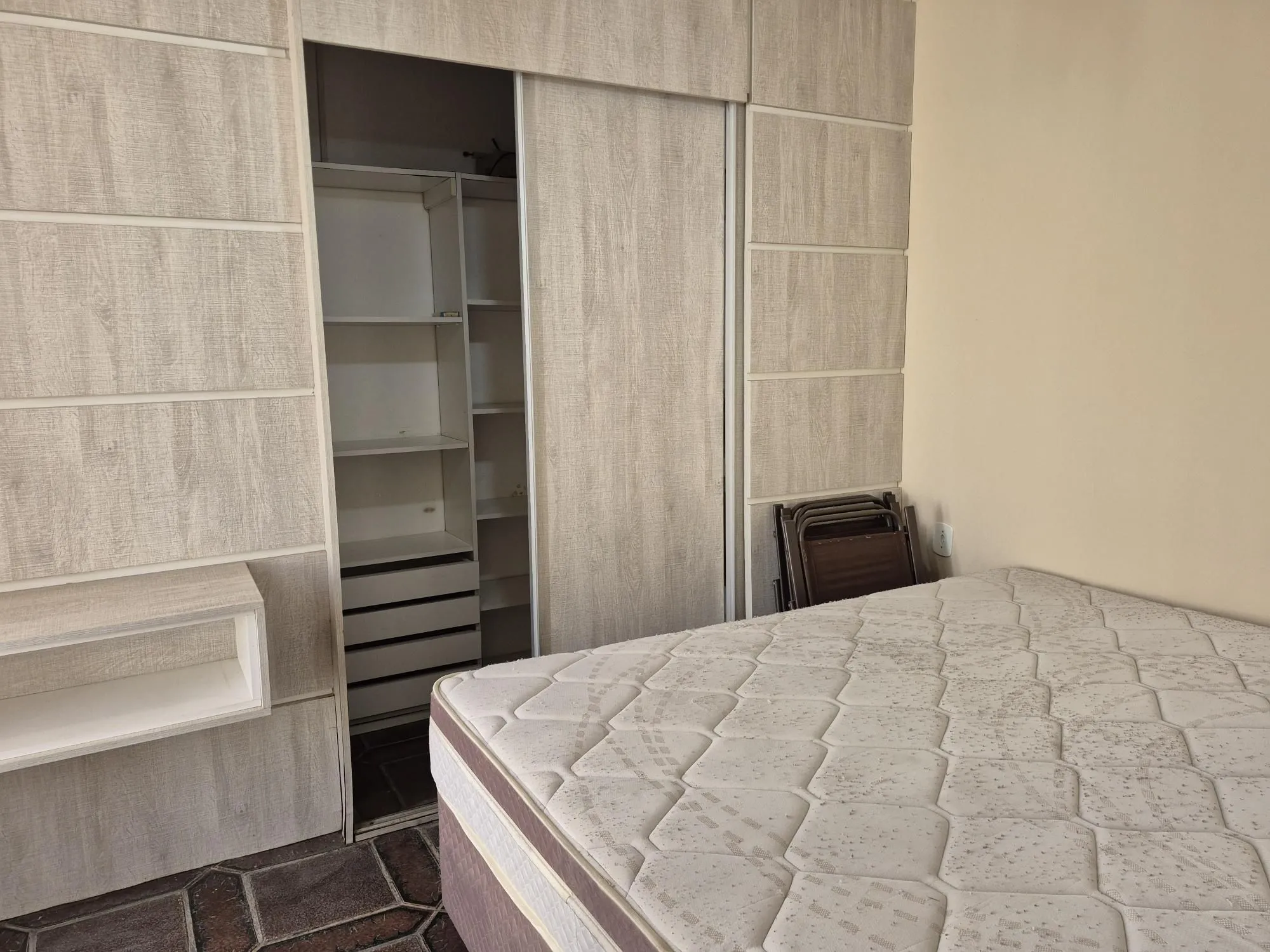Imagem Casa Residencial de 4 Quartos com Piscina e Churrasqueira em Porto Alegre