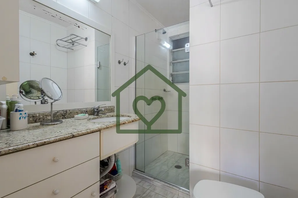 Imagem Apartamento semimobiliado no Jardim Botânico de 2 dormitórios com 105 m² privativos. Imóvel cont...