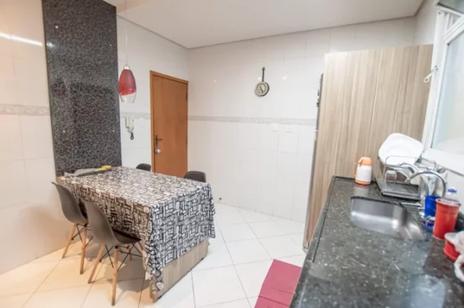 Imagem CASA SOBREPOSTA ALTA DUPLEX COM 150 M² NO BAIRRO CAMPO GRANDE