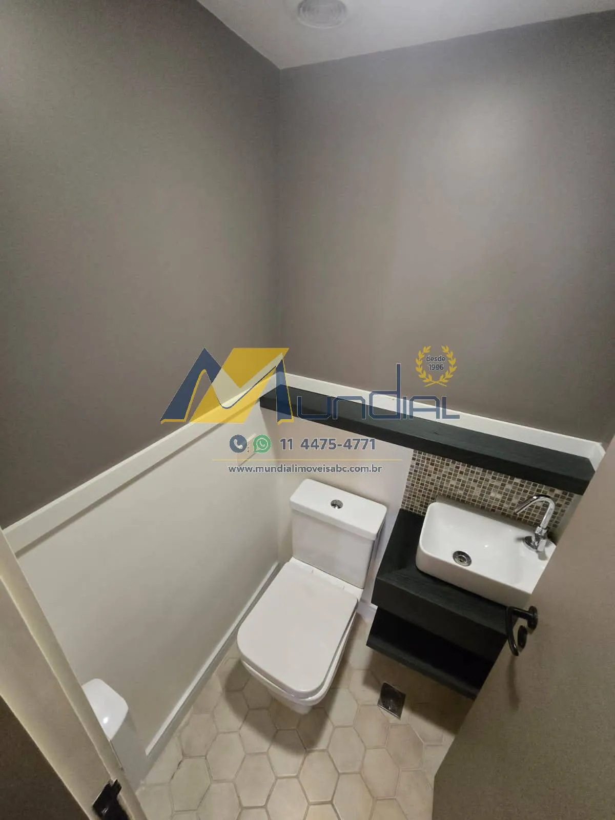 Imagem Conjunto comercial pronto para uso no 11º andar, ideal para escritórios