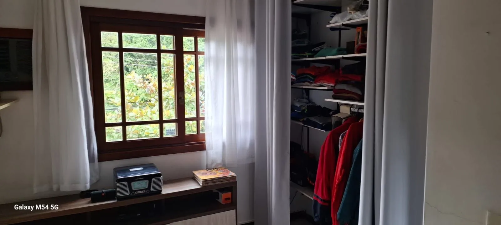 Imagem Casa com 3 dormitórios, no bairro Ipanema, zona sul de Porto Alegre, RS.