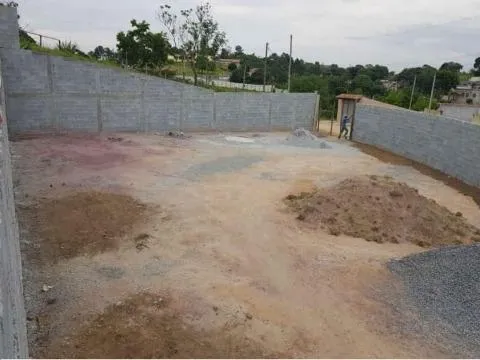 Imagem VENDA DE TERRENO NA CHÁCARA GUANABARA, EM GUARAREMA/SP, com área total de 580m² e terreno murado. ÓTIMA OPORTUNIDADE DE INVESTIMENTO! CONSULTE-NOS.
