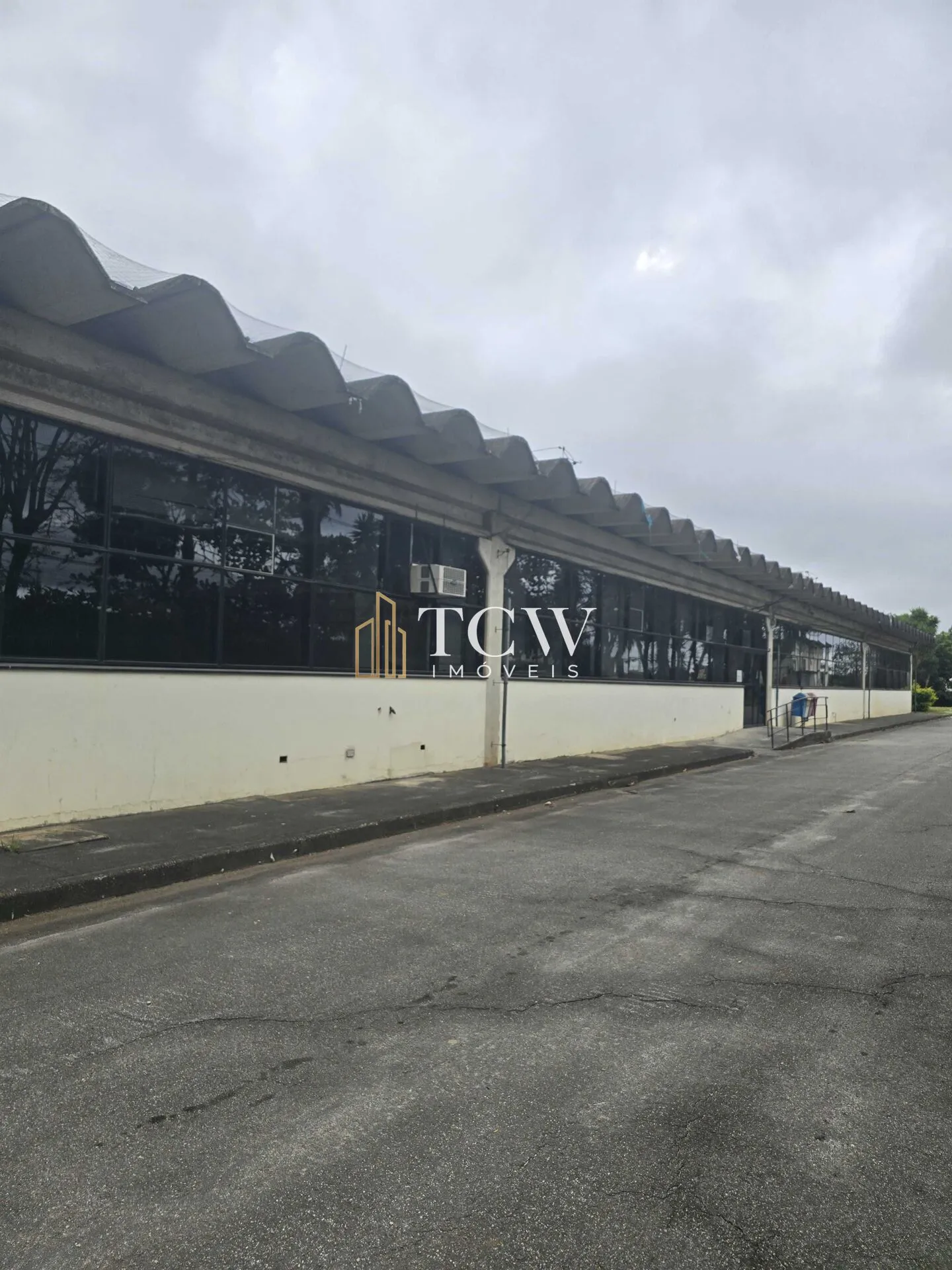 Imagem Galpão Logístico e Industrial com 22 docas para Locação em Suzano/SP | 13.320 m2