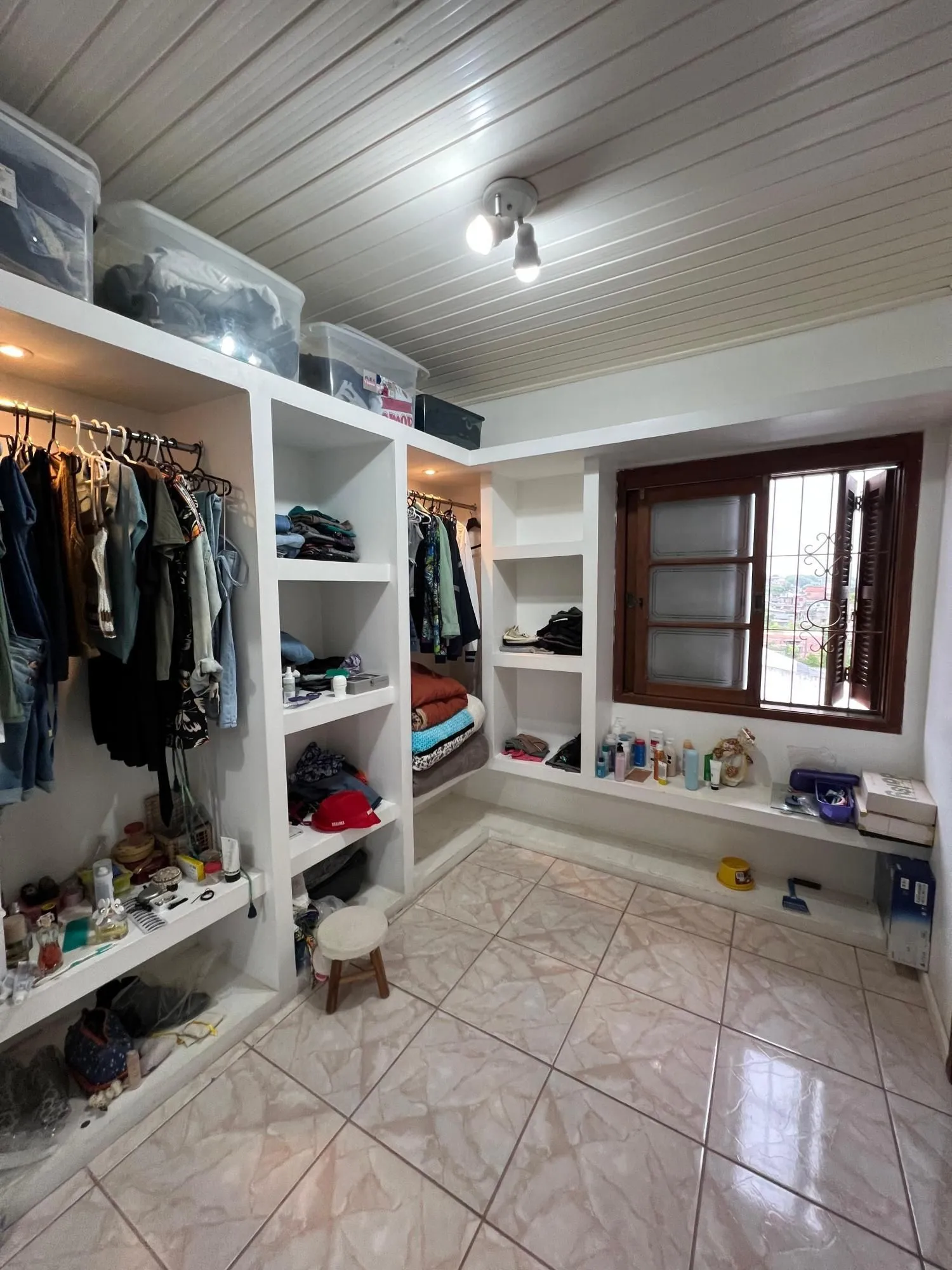 Imagem Casa Residencial Semimobiliada com 2 Suítes e Piscina em Viamão, RS
