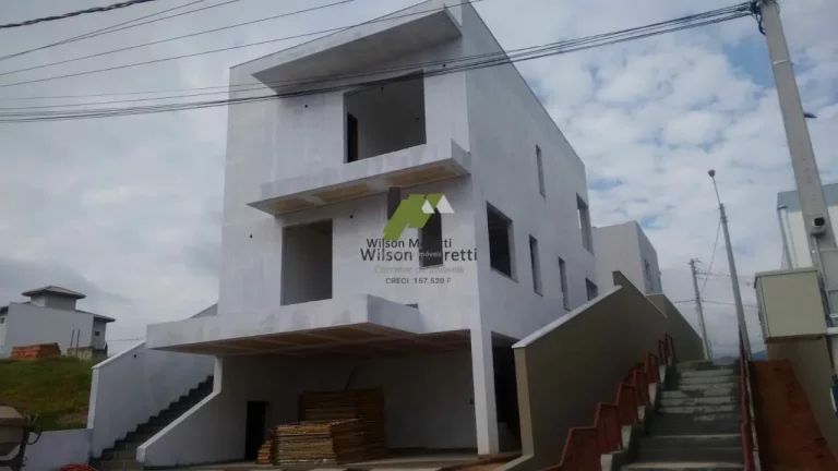 Imagem Casa na fase de Acabamento em Condomínio