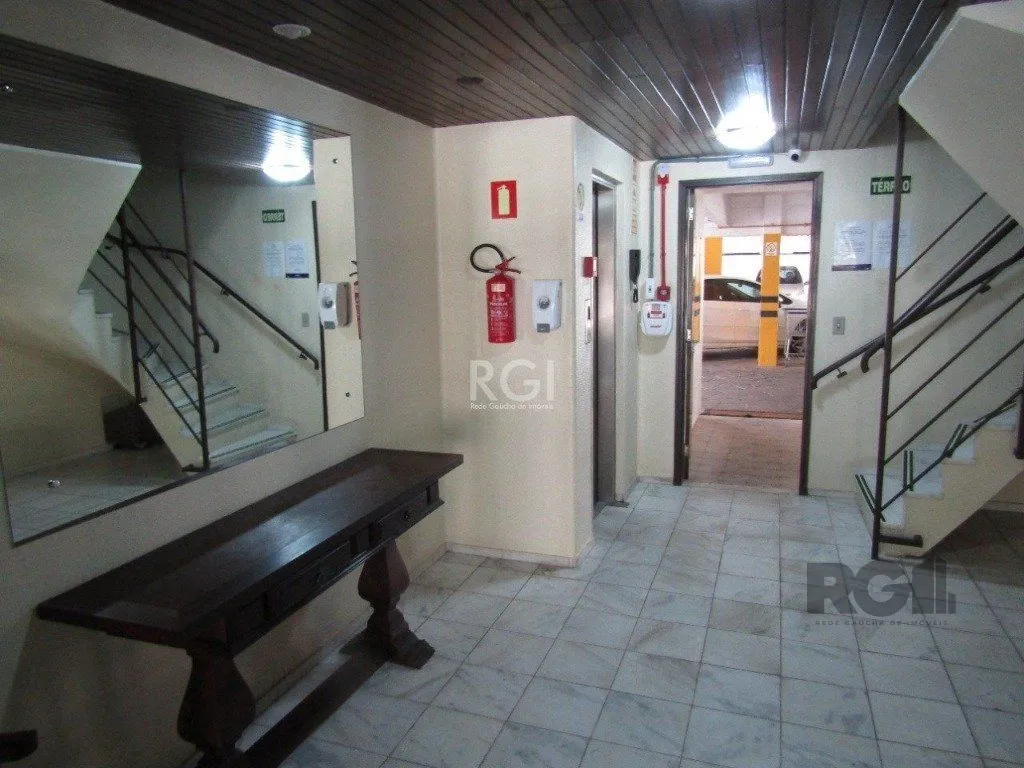 Imagem Apartamento no Petrópolis de 1 dormitório e vaga