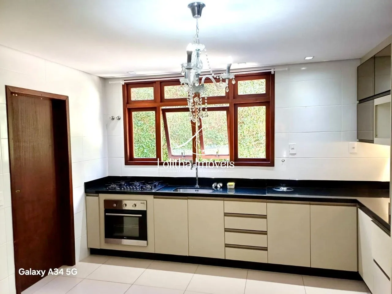 Imagem CASA À VENDA COM 5 QUARTOS NO BAIRRO ABRAÃO - FLORIANÓPOLIS/SC.