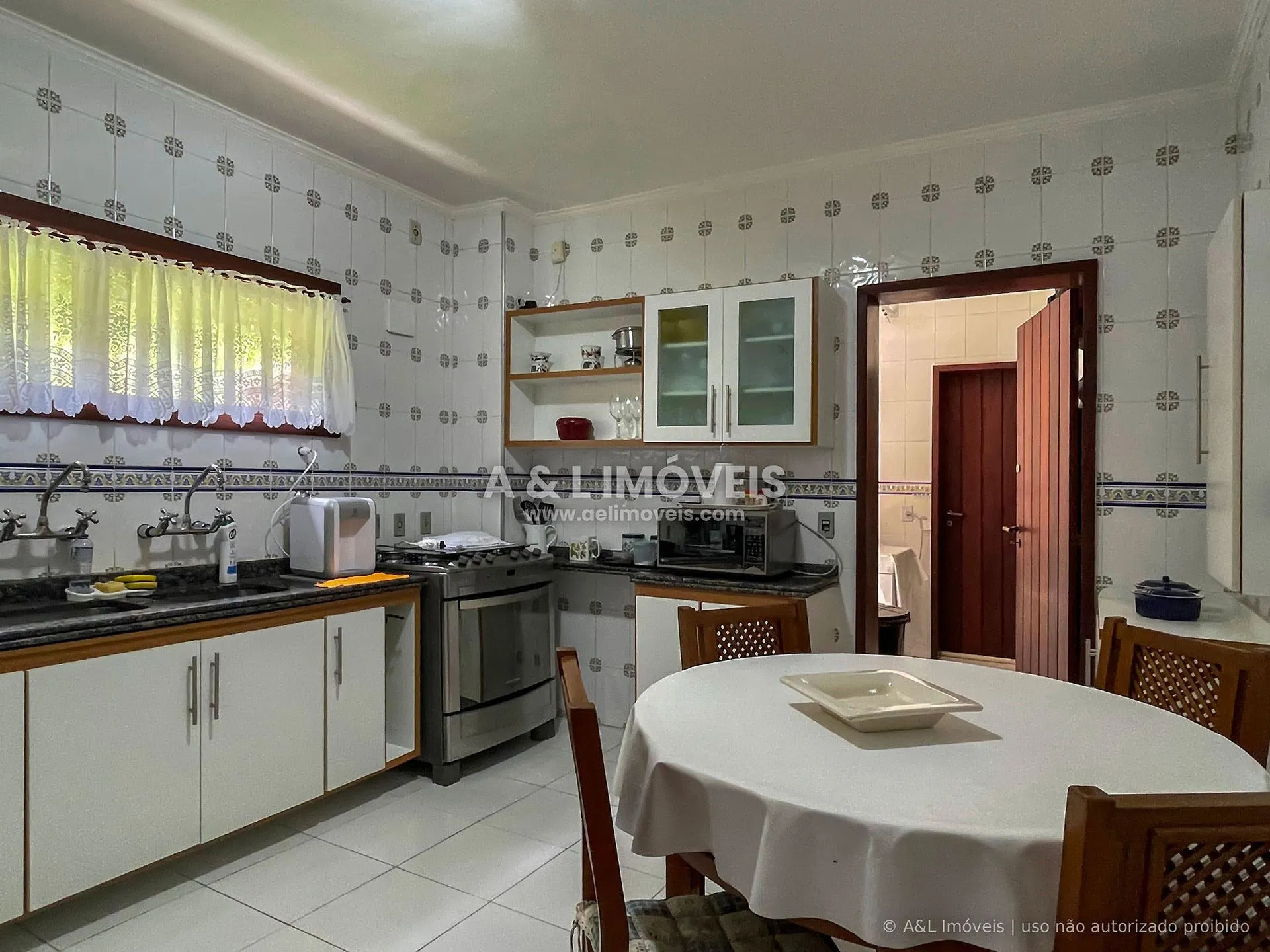 Imagem Casa com 4 dormitórios e 2 suítes na Vila Capivari, Campos do Jordão