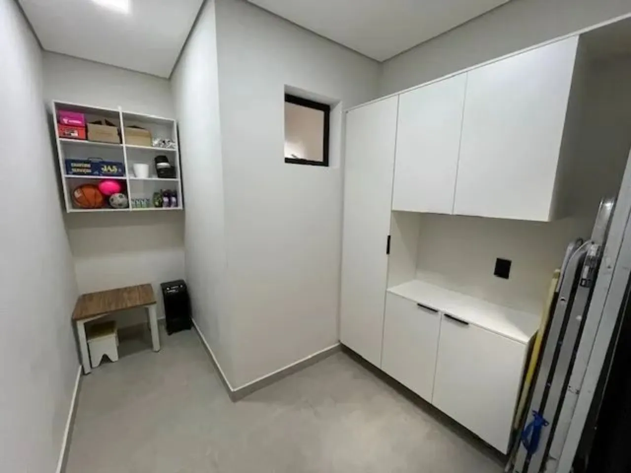 Imagem Casa em Condomínio de Luxo em Sorocaba-SP, 3 Quartos, 3 Suítes, 2 Salas, 5 Banheiros, 4 Vagas, 190m² no Wanel Ville.