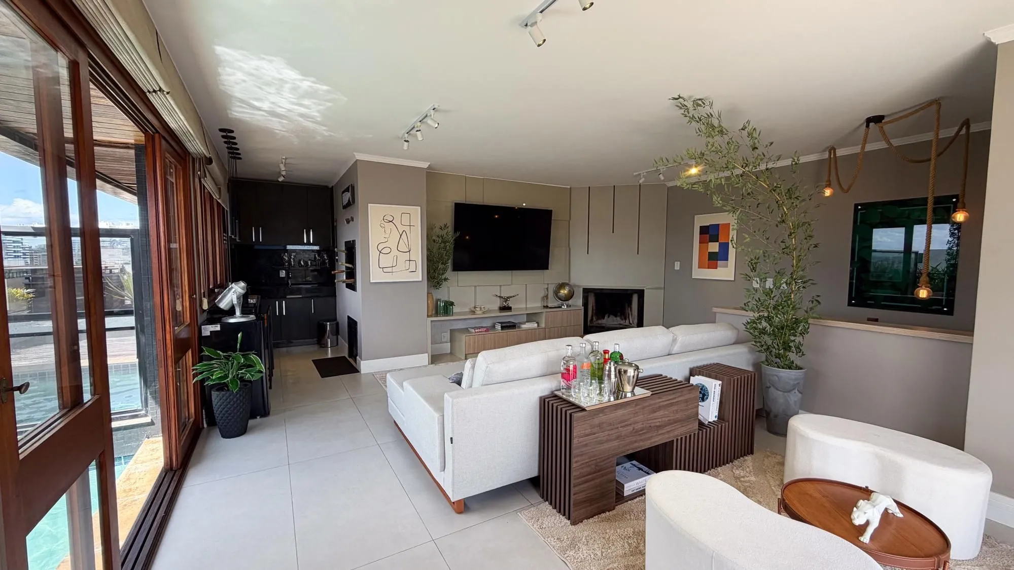 Imagem Vende-se linda cobertura com 3 quartos (1 suíte), 209m², 2 vagas e piscina - Três Figueiras