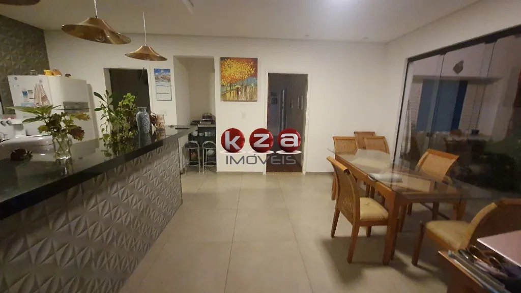 Imagem Casa térrea em Valinhos para venda com 3 dormitórios sendo 2 suítes com edícula de 2 dormitórios