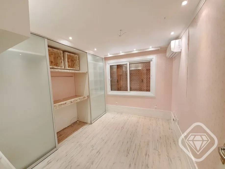 Imagem Casa em condomínio fechado à venda.

Ampla metragem, alto padrão construtivo e vista privilegiada...