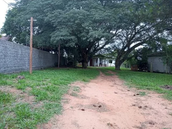 Imagem Sítio com Casa em condomínio Fechado, Próximo da portaria, junto a RS040