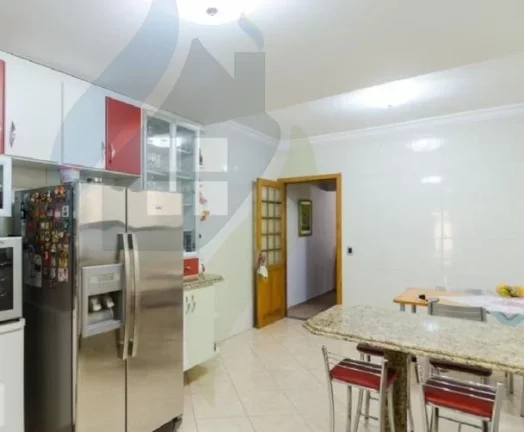 Imagem Sobrado de 4 suítes, 6 banheiro e 4 vagas, com 240m², em Jardim do Mar, São Bernardo do Campo