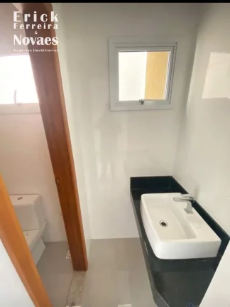 Imagem Casa a Venda na Praia do Morro-ES com 3 suítes sendo uma Suite master com Varanda, Sala de Estar e Jantar, quintal e Piscina e 2 vagas de garagem