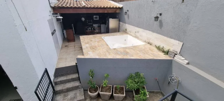 Imagem Casa moderna e versátil com 04 quartos, espaço gourmet e edícula.