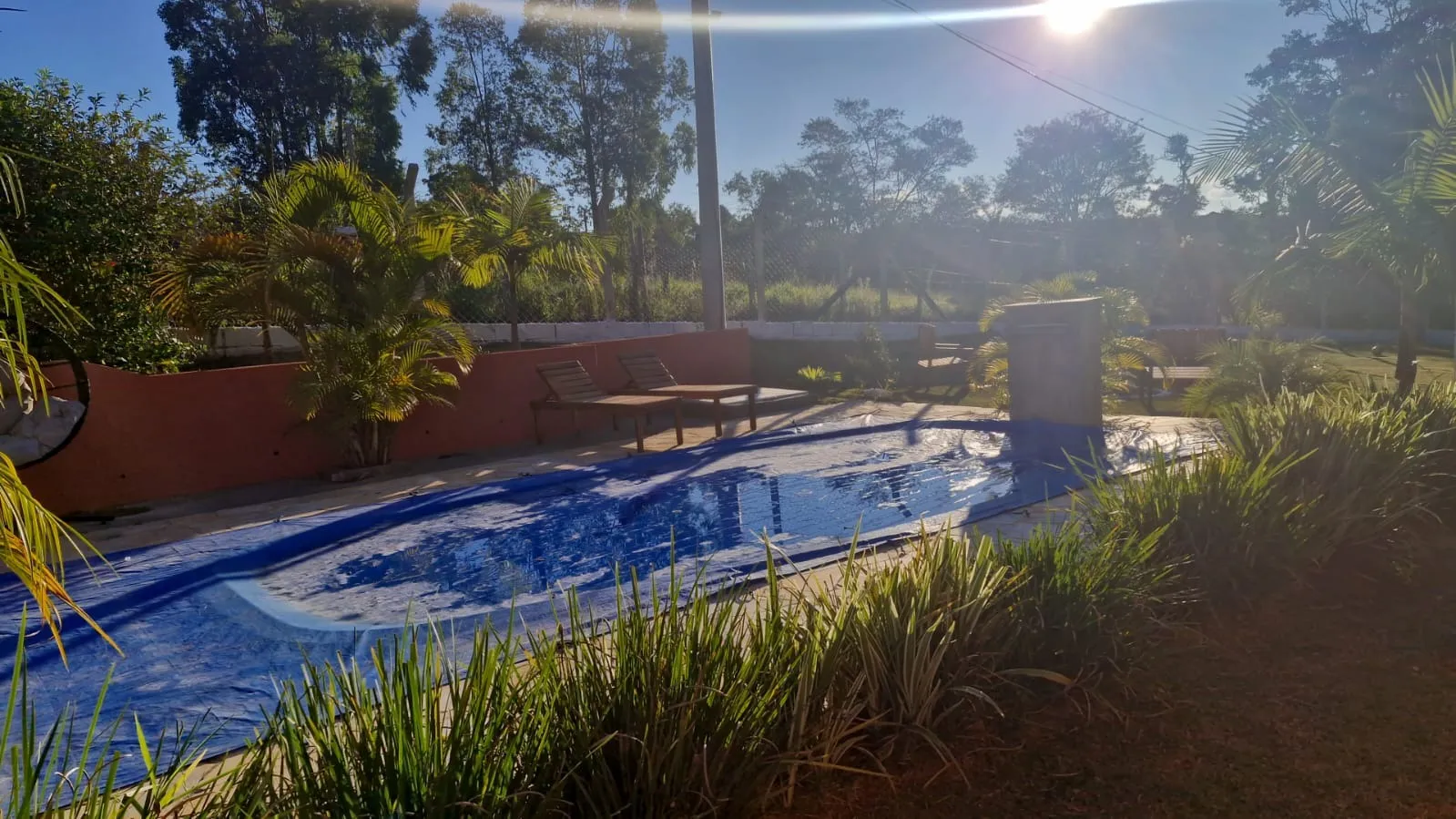 Imagem Chácara à venda no Centro de Piedade-SP: 2 quartos, 1 suíte, 1 sala, 2 banheiros, 2 vagas de garagem, 1.000 m² de área.