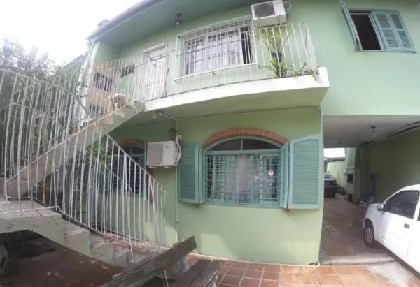 Imagem Casa sobrado no bairro Petrópolis de 4 dormitórios