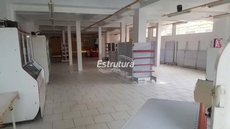 Ponto comercial para locar bem localizado, na rua principal do Bairro Carolina