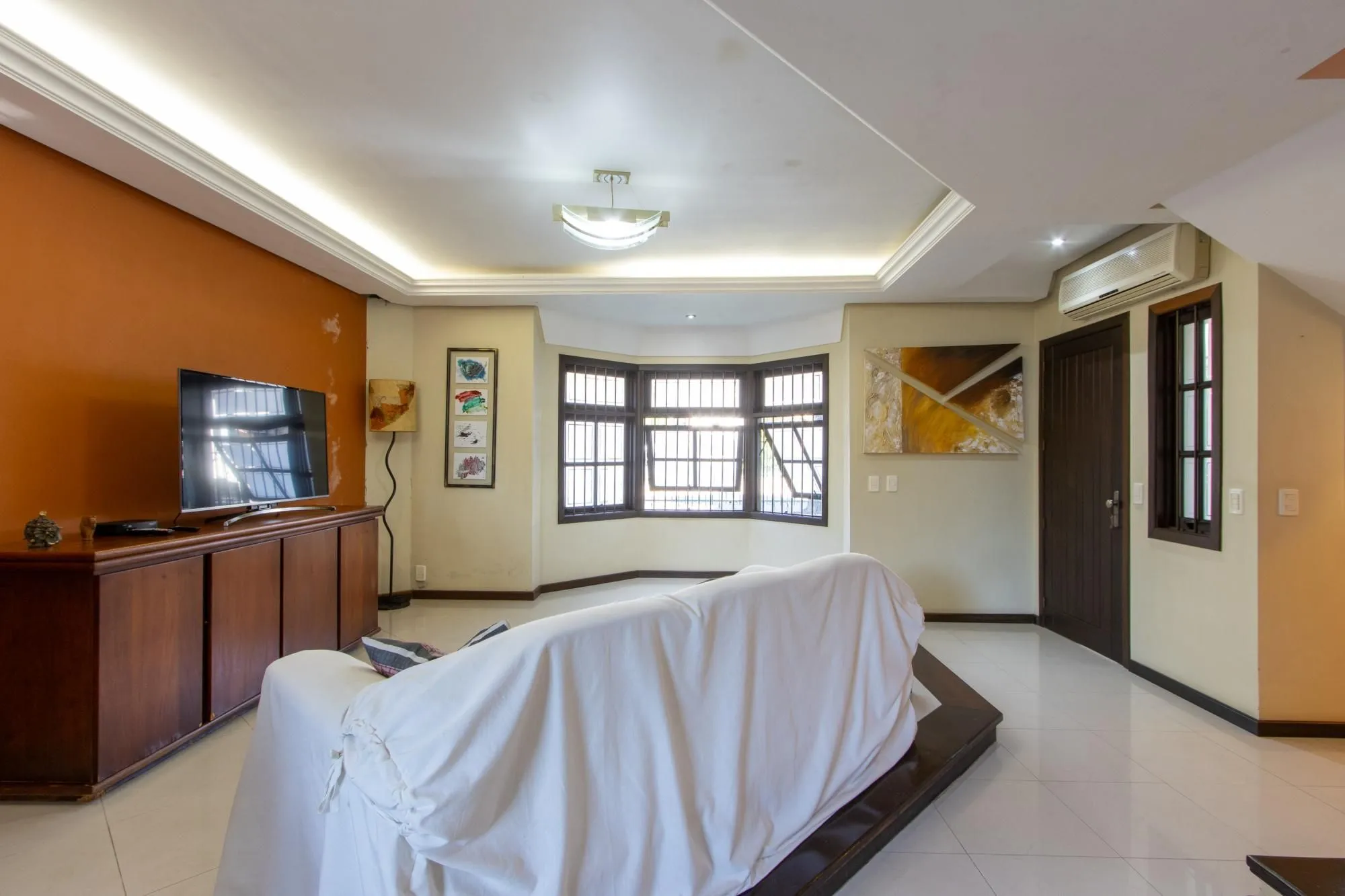 Imagem Casa com 3 quartos e 357m² à venda em Tristeza, Porto Alegre.