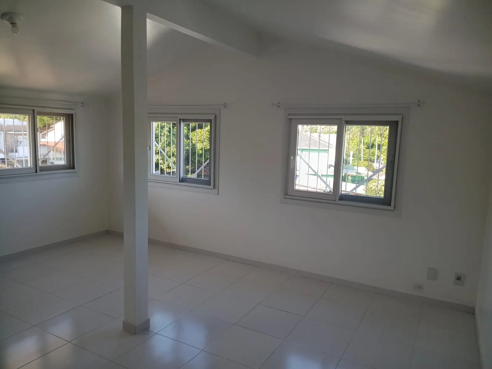 Imagem Casa de condomínio com 3 dormitórios no bairro Ipanema