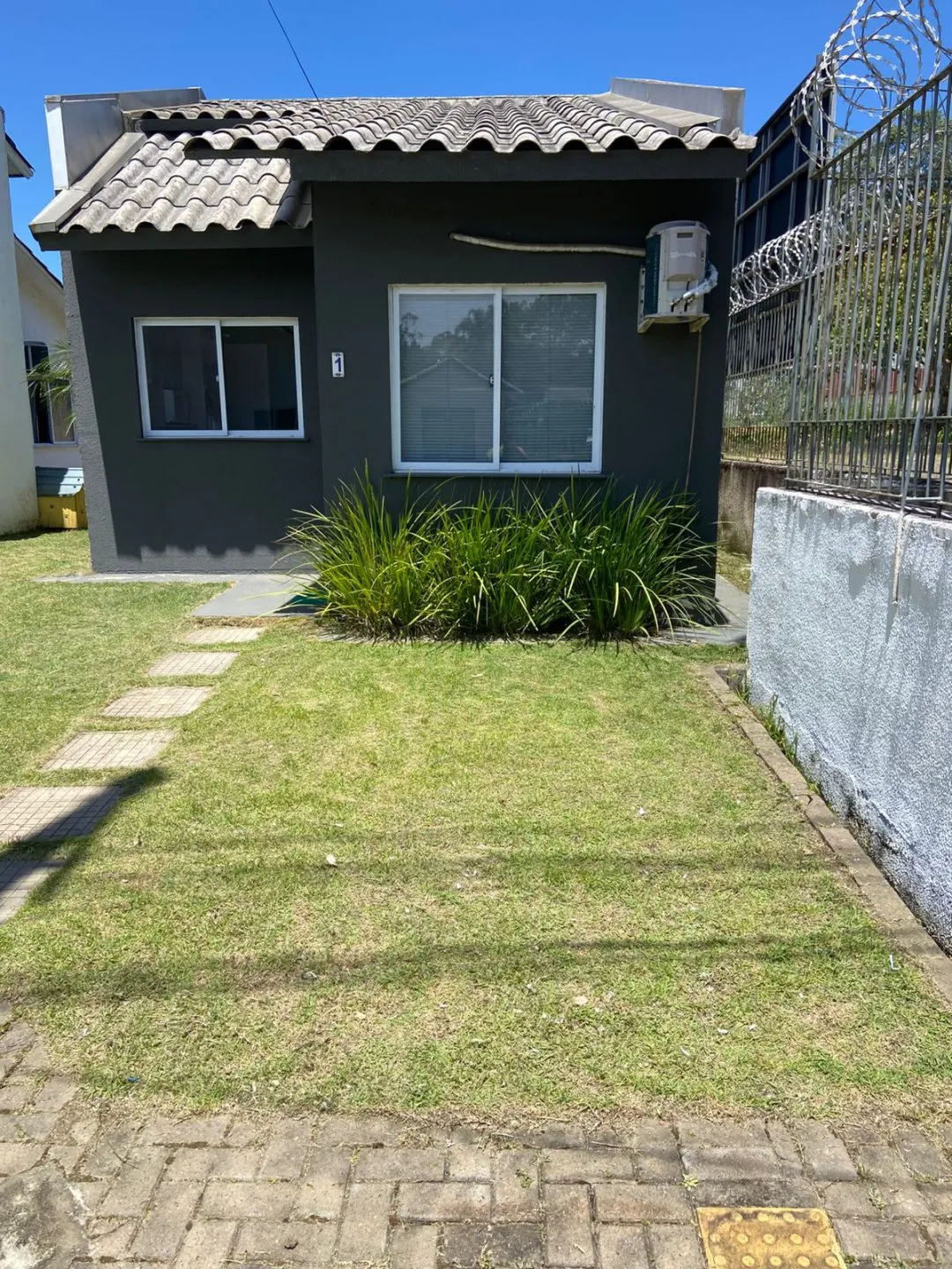 Imagem Casa de porteira fechada, nunca habitada, pronta para você entrar e morar!