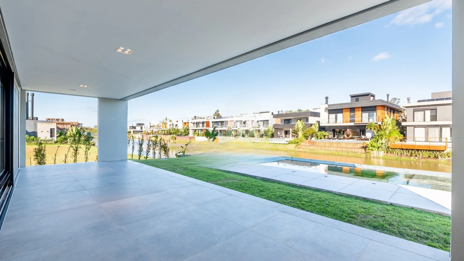 Imagem Linda casa para comprar com 4 suites em condomínio TOP