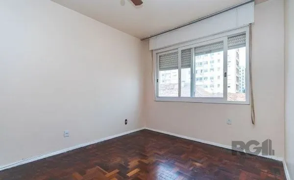 Imagem Apartamento no bairro Floresta de 2 dormitórios dependência e vaga DESOCUPADO